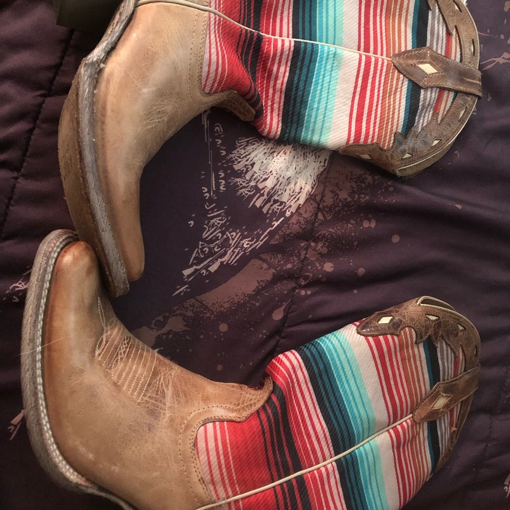 Like new ariat cowboy boots